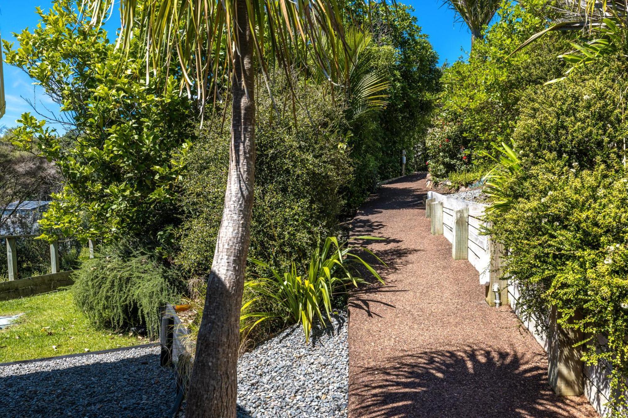 Tawa Cottage - Coast & Country Oneroa Екстериор снимка